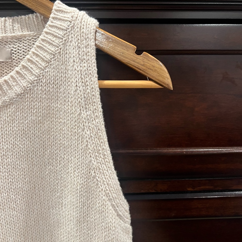 LOFT Ivory Sleeveless Knit Top size small - Picture 3 of 4